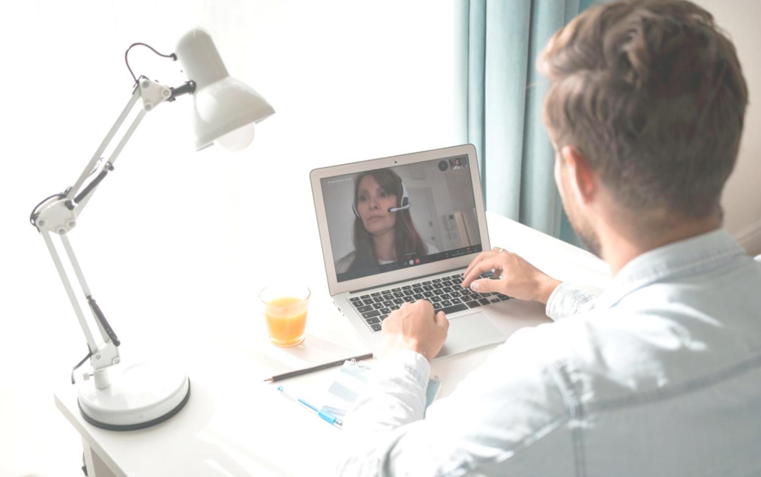 Beispiel eines Studentenprojekts mit komplexen Finanzmodellen und Datenvisualisierungen