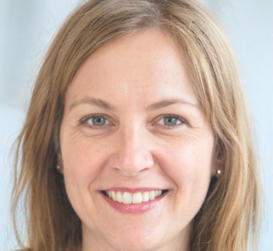 Portrait von Dozentin Anja Kowalski