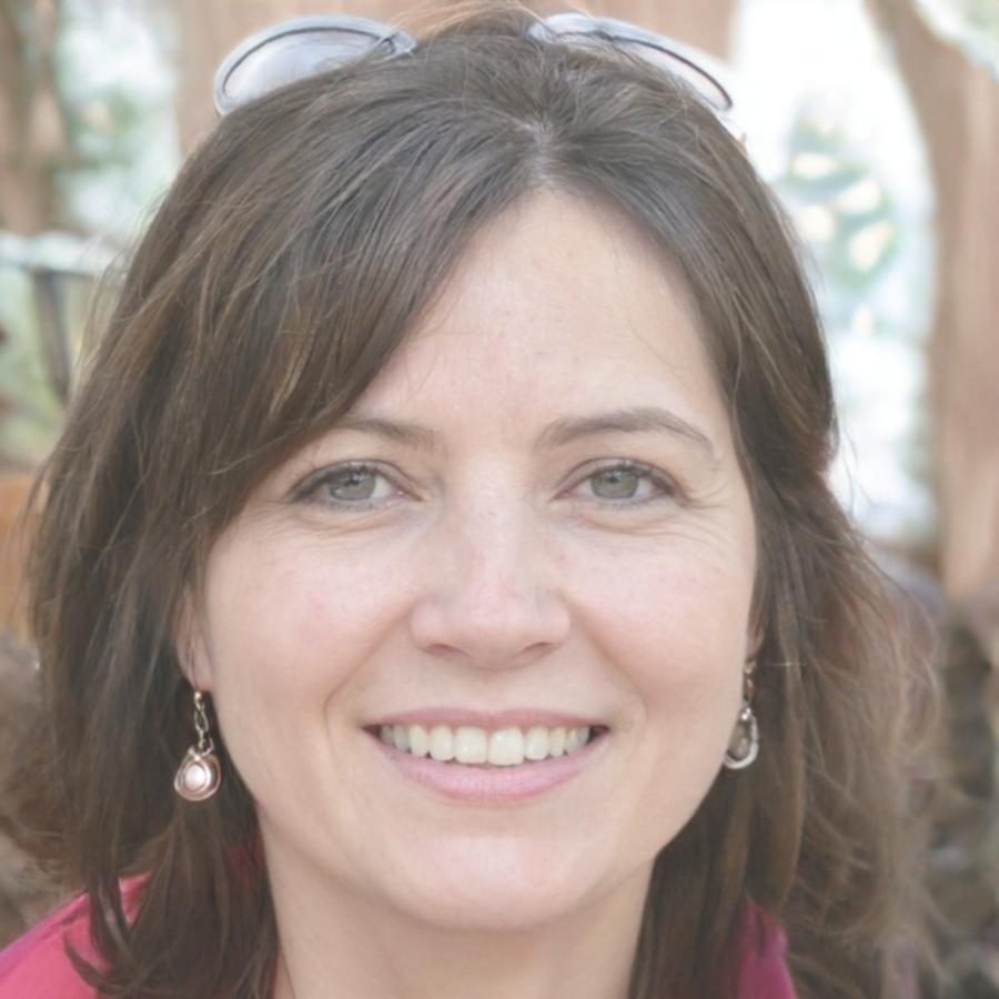 Porträt von Klara Henning, Absolventin des Finanzanalyseprogramms